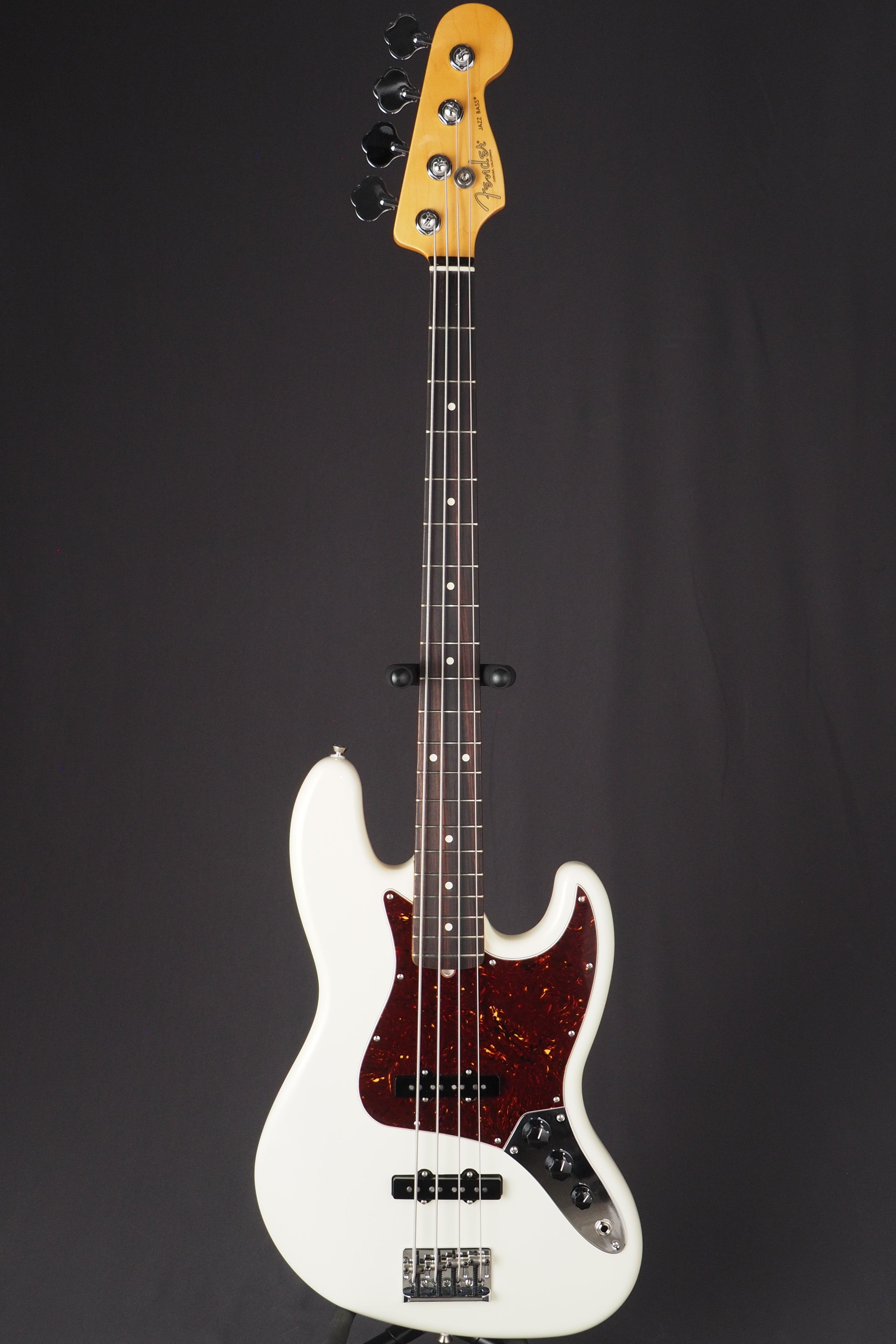 American Profesional II Jazz Bass - White