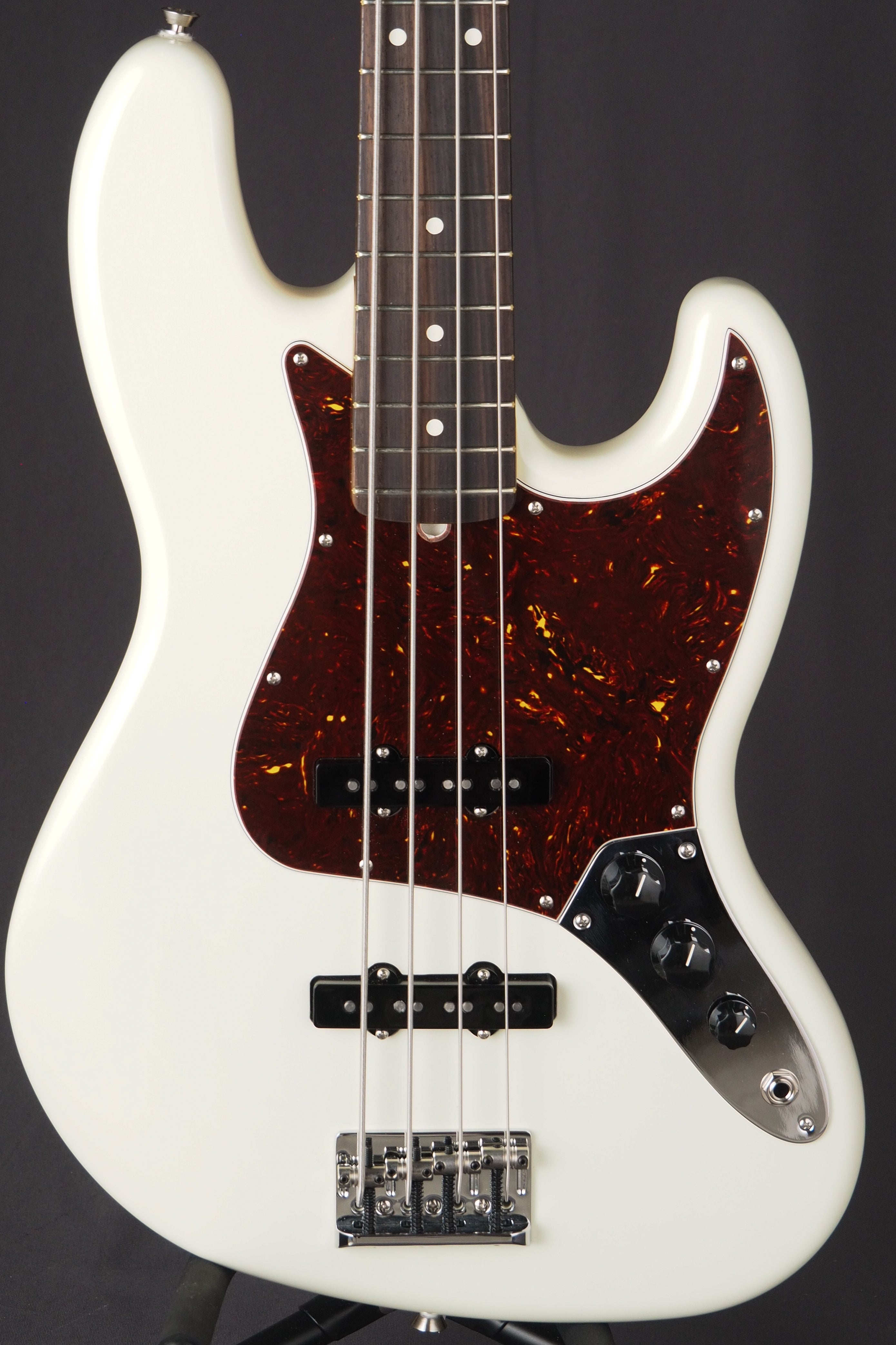 American Profesional II Jazz Bass - White