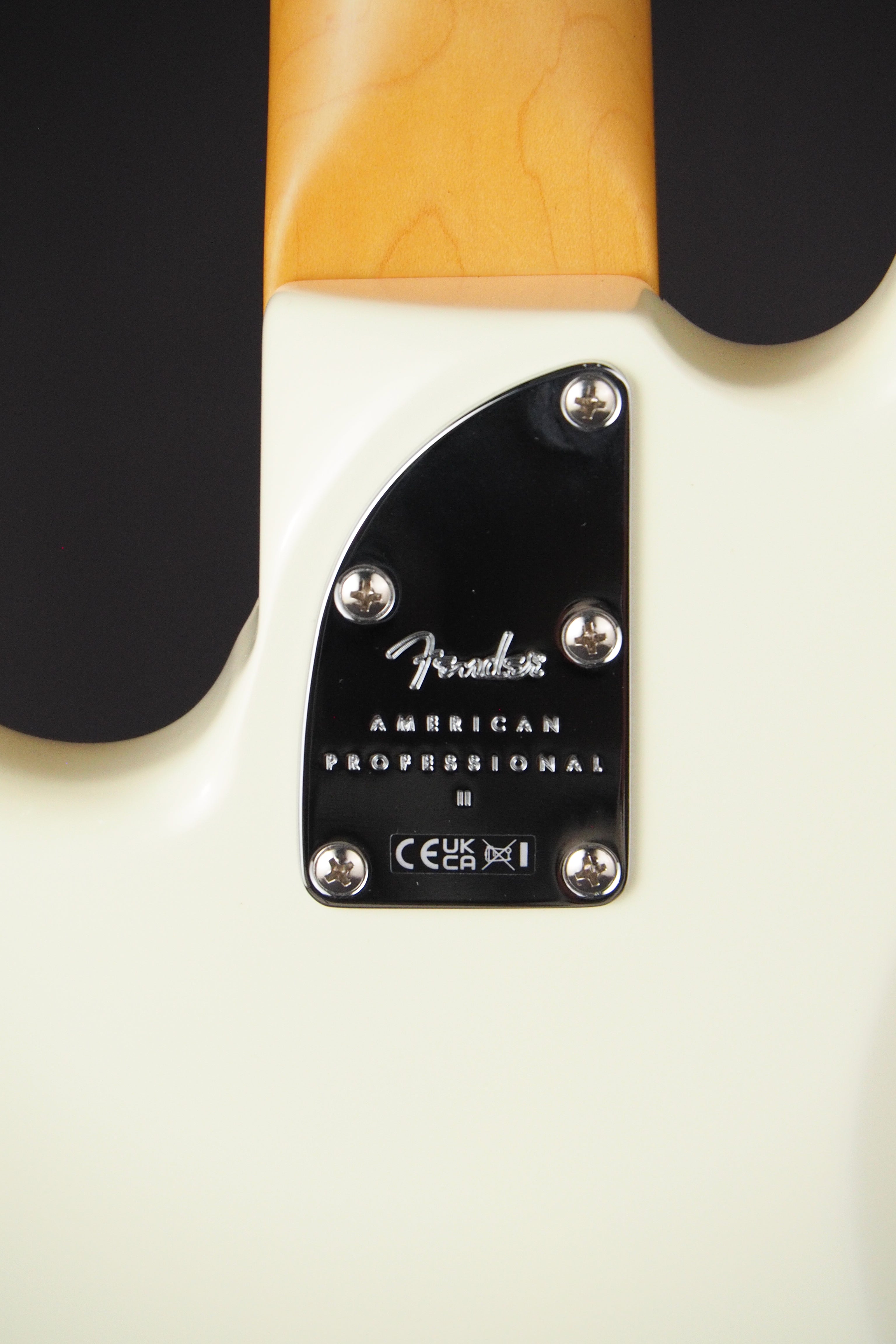 American Profesional II Jazz Bass - White