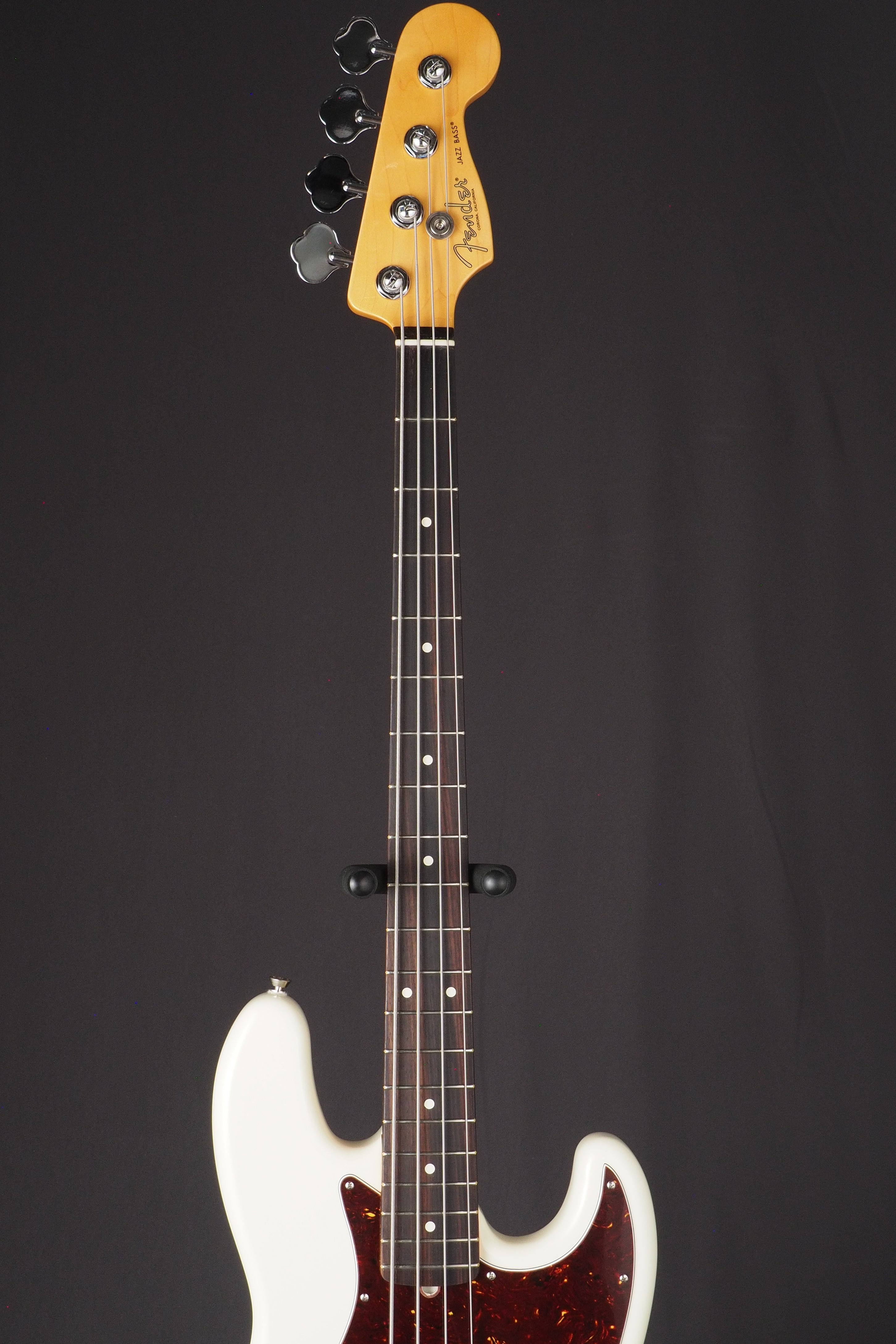 American Profesional II Jazz Bass - White