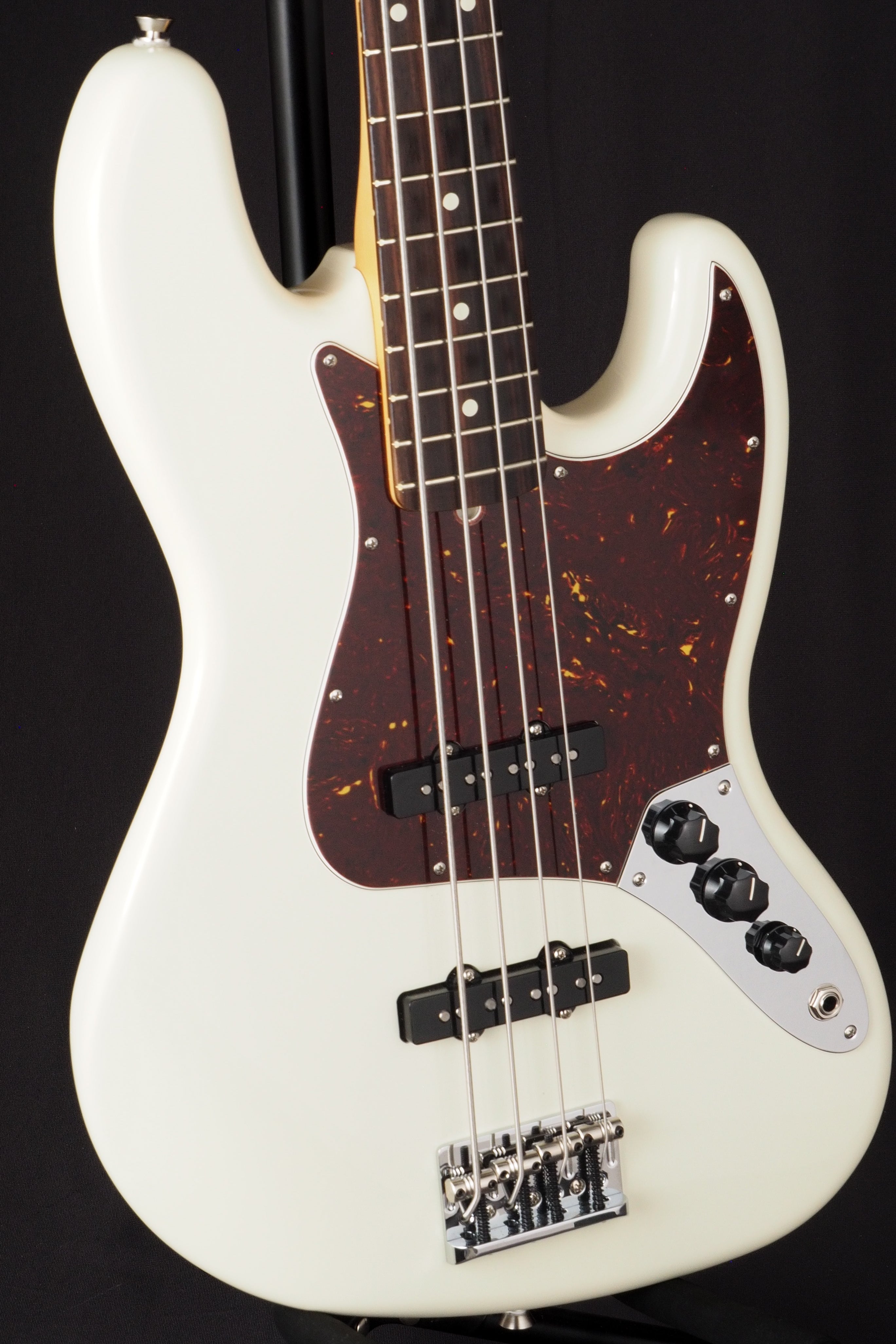 American Profesional II Jazz Bass - White