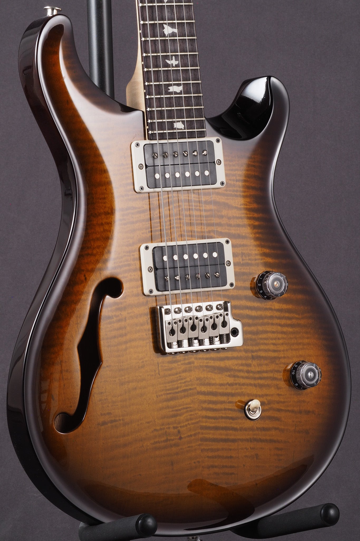 CE 24 Semi-Hollow - Black Amber